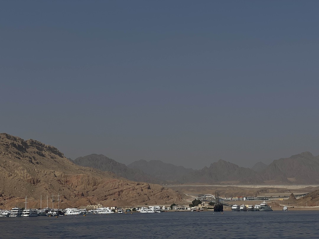 Сбежать с курорта: путешествие к рифам острова Тиран (Василисса)