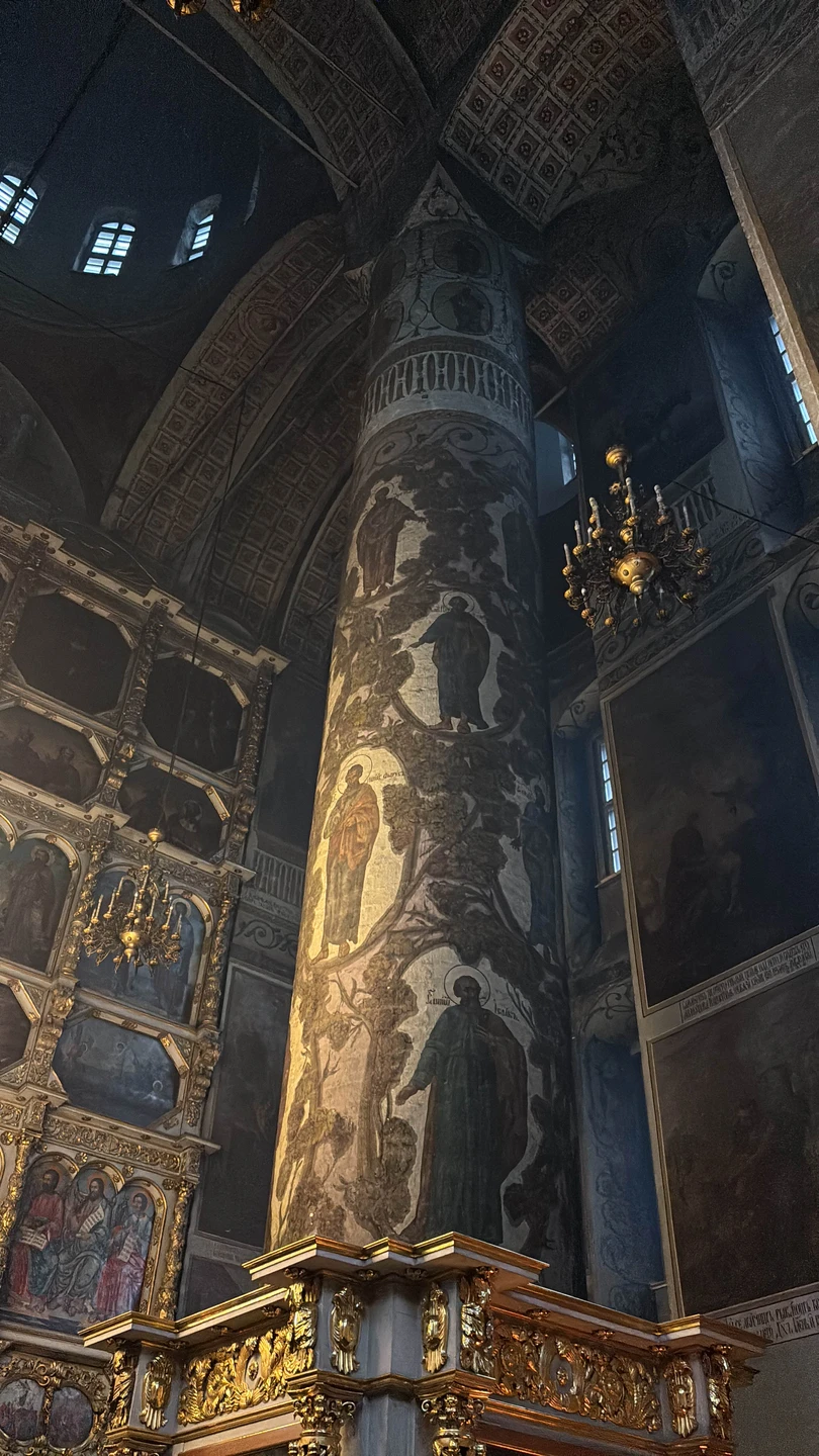 Тема монастырей - драма. Всегда. Сложные судьбы, тяжелые годы истории, строгая по своему укладу жизни обители