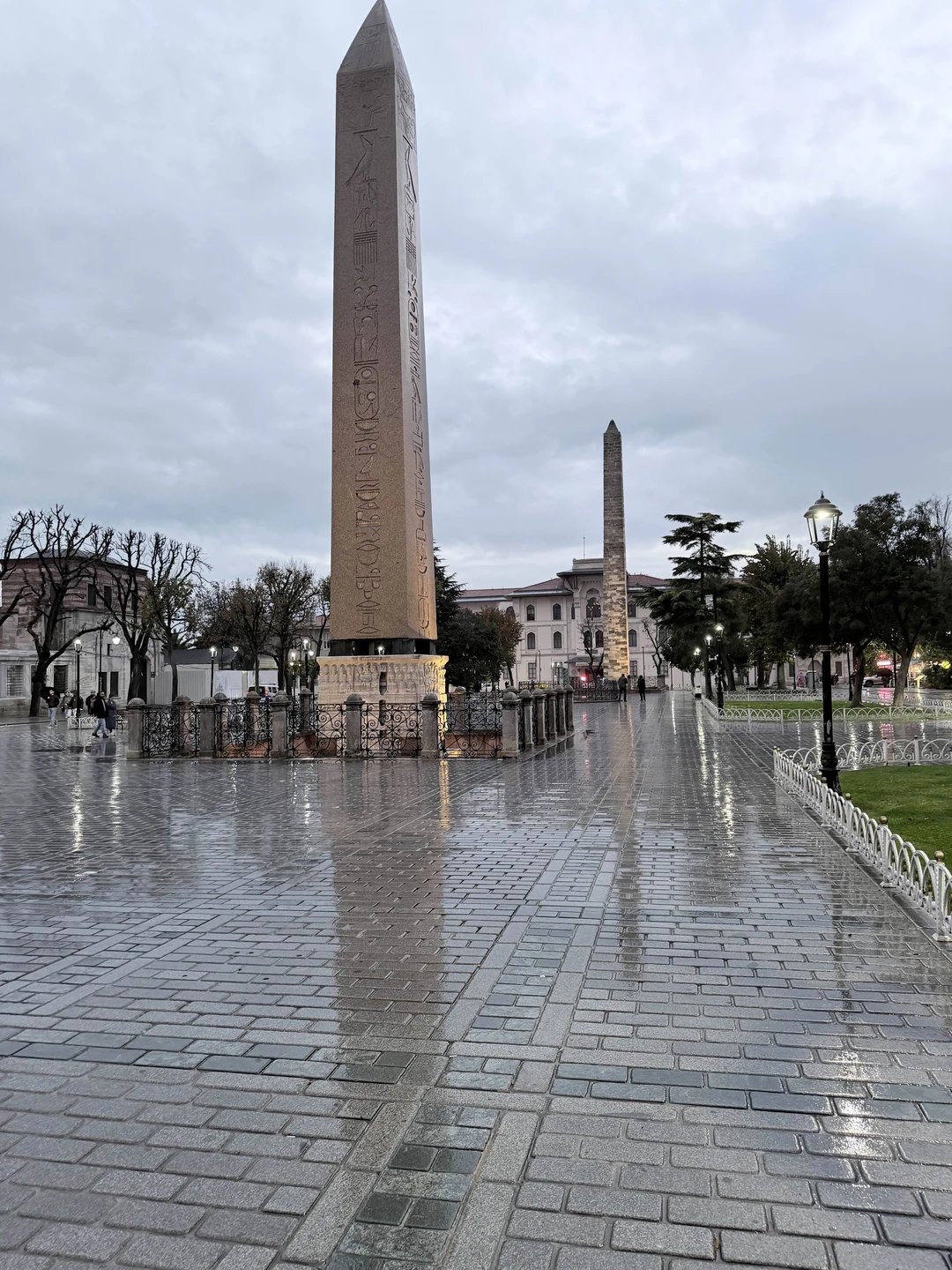 Огромное спасибо нашему гиду, три часа пролетели незаметно. Это была очень интересная экскурсия, однозначно рекомендую!