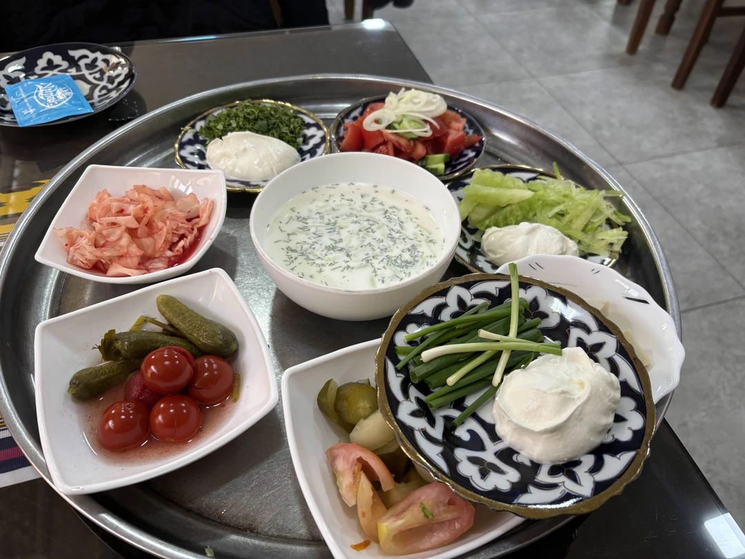 Огромная благодарность гиду Акобиру, человек реально влюблен в свою работу и очень доступно и популярно рассказывает