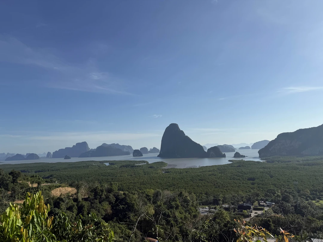 Огромное спасибо Денису за незабываемый день. Все четко, интересно, много информации, не скучной, а интересной. Маршрут