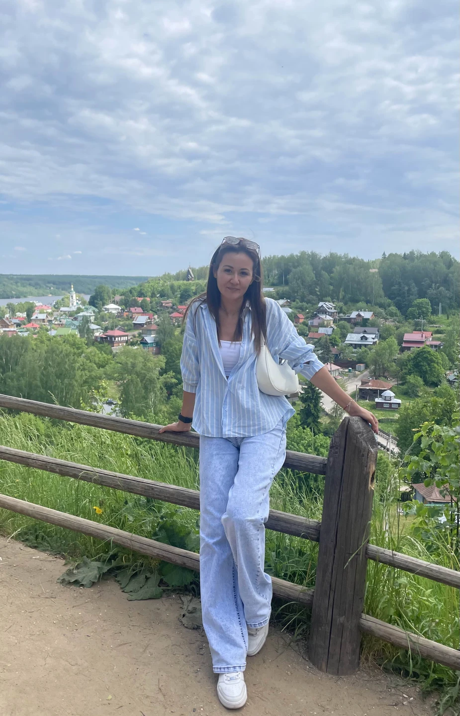 Насыщенная и интересная экскурсия, по красивым местам. Александр не грузил датами, рассказывал легко и интересно! Все