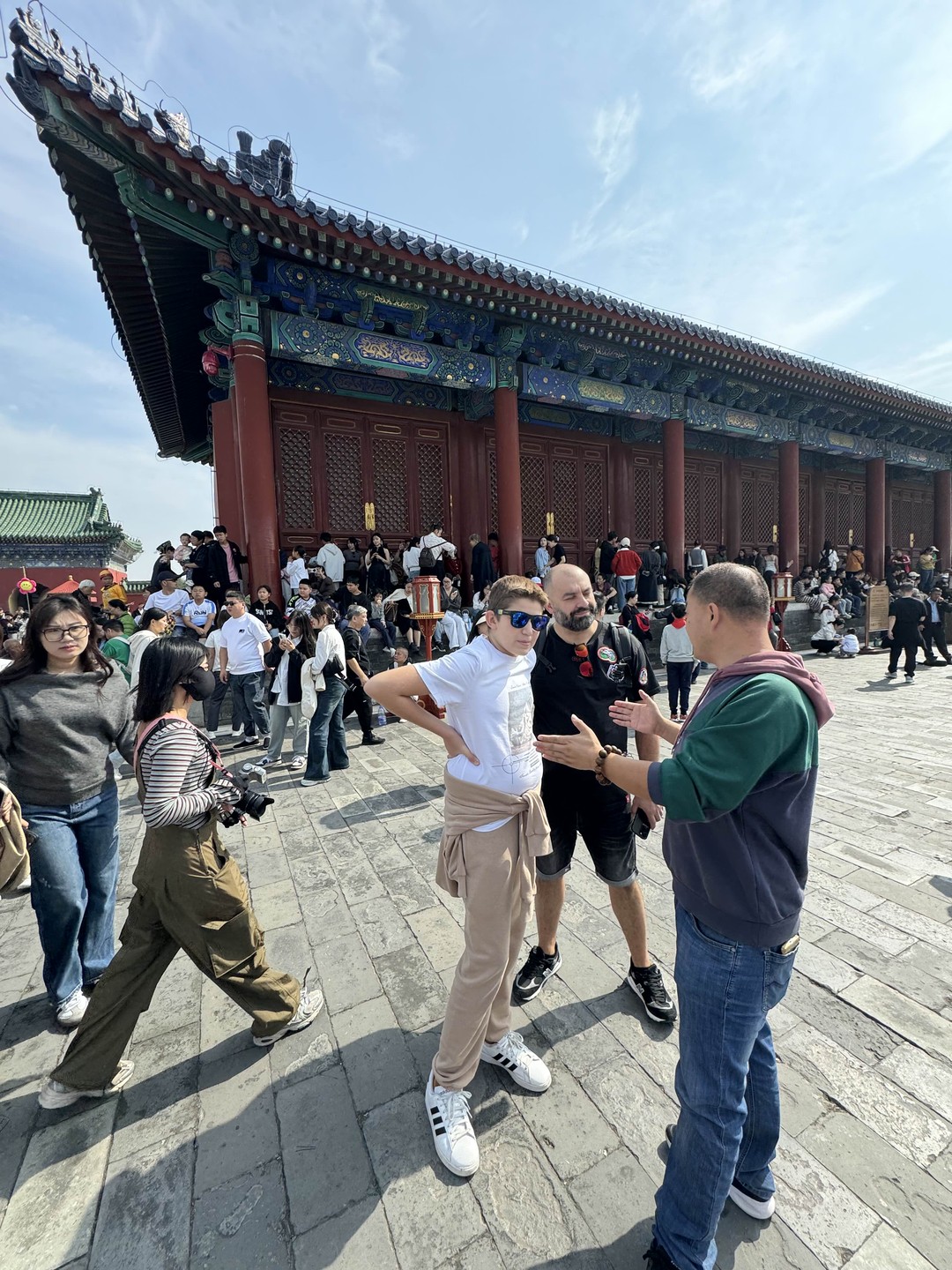 Женя, коренной житель Пекина, замечательный гид с прекрасным русским языком. Очень интересно рассказал о каждом объекте
