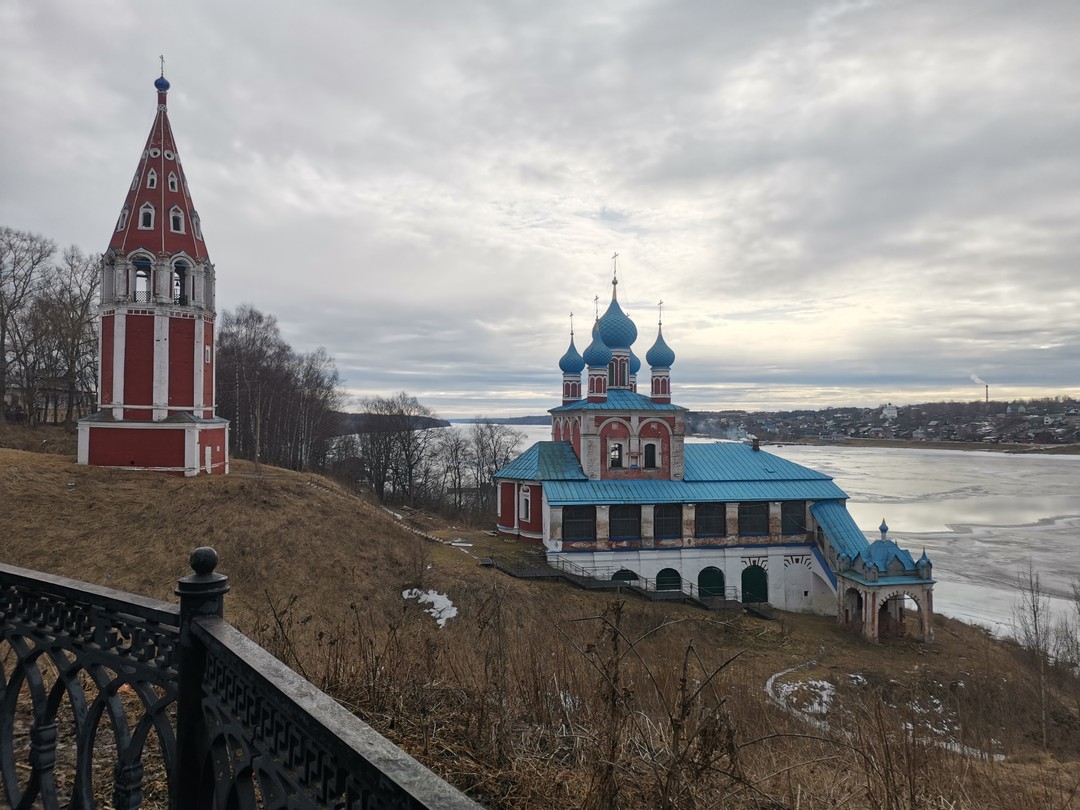 У нас гидом был Илья. Экскурсия была интересной, познавательной. Очень много нового узнали. Погода, увы, не