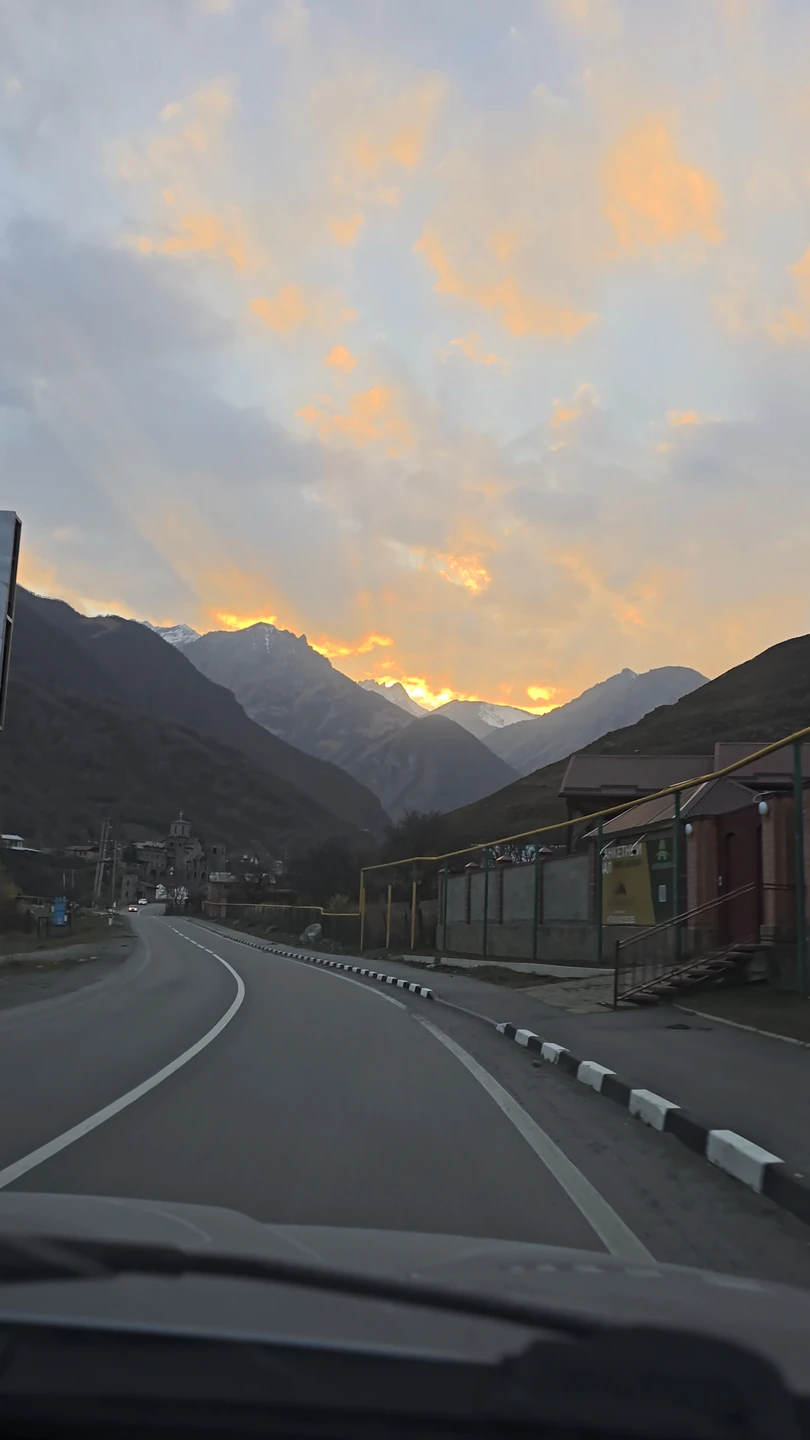 Был всего 1 свободный день во Владикавказе, решение об экскурсии пришло спонтанно, и не прям с