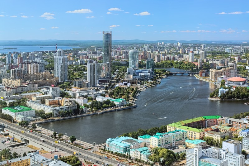 Екатеринбург - завод среди городов и город среди заводов