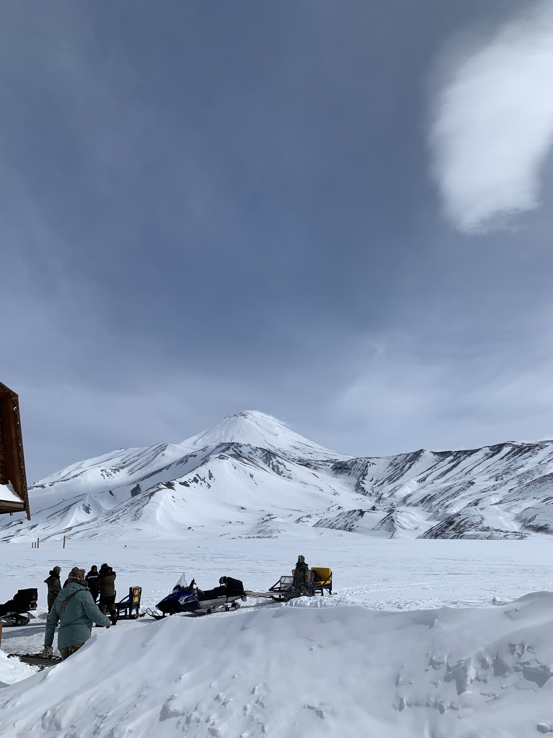 Ребята просто супер! Веселые, внимательные, с юмором! Кроме надежного транспорта обеспечили нас теплой одеждой, теплым приемом