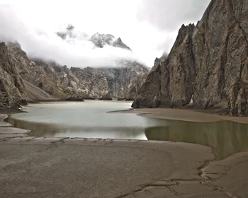Пикник у озера и переезд в Нарын