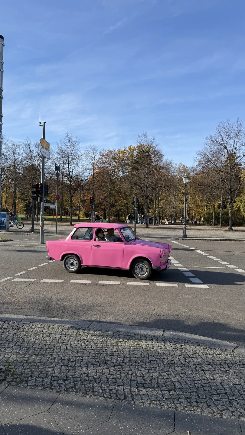 Нам очень понравилась экскурсия с Лизой, пазл начал складываться, потому что без экскурсии, без живого общения
