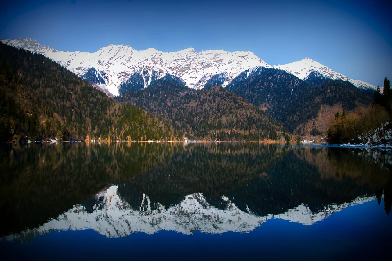 Через Гагру на озеро Рица — в индивидуальном формате