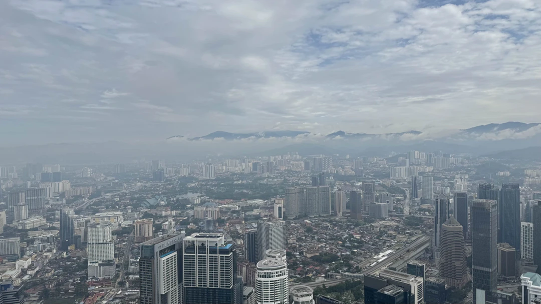 Отличный тур, если есть желание соприкоснуться и окунуться в азиатские страны на короткое время. Перед оформлением