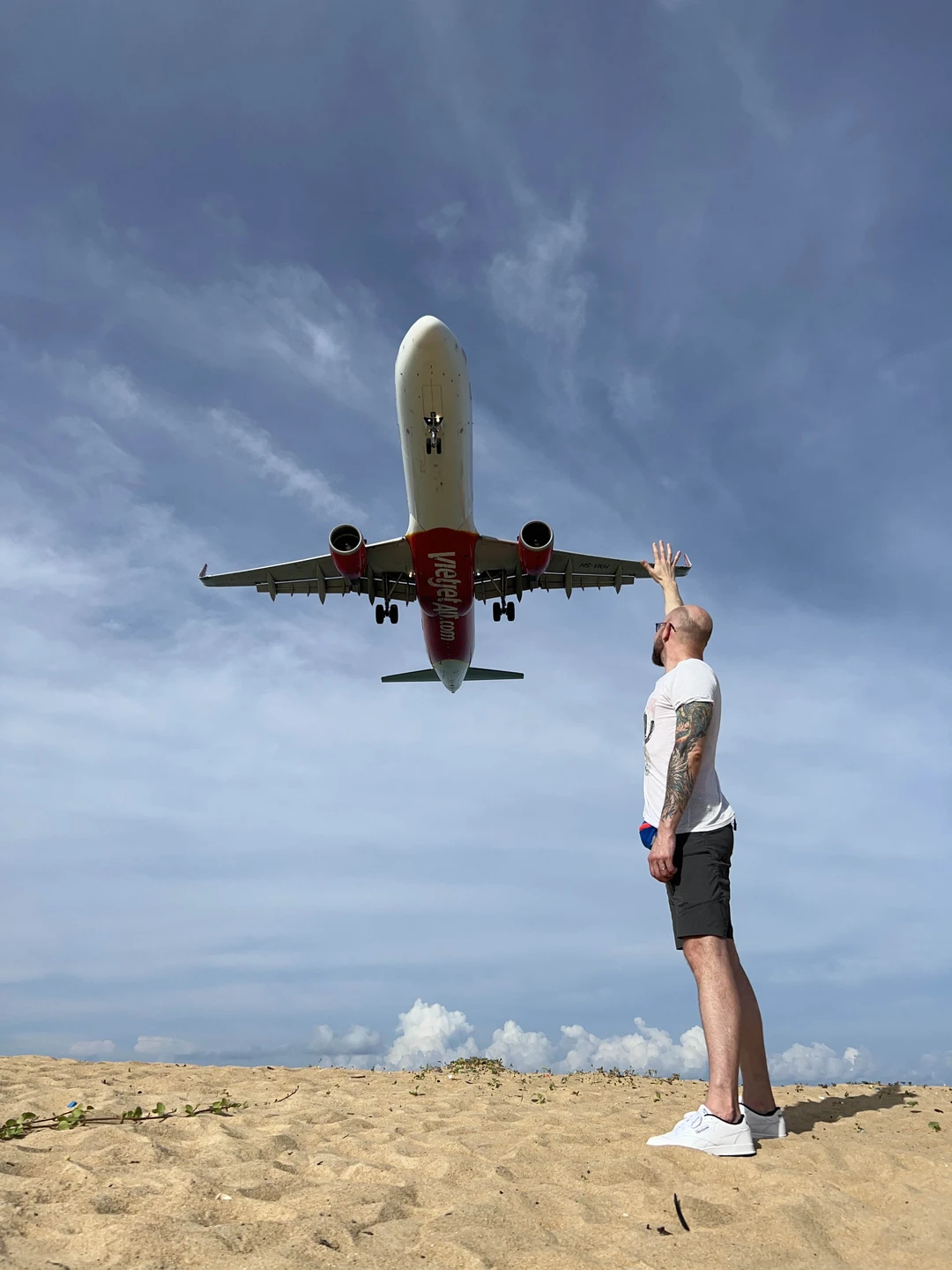 Экскурс провел Владислав, гид из команды Алексея. Приехал четко в оговоренное время! Рассвет встретили, самолеты половили,