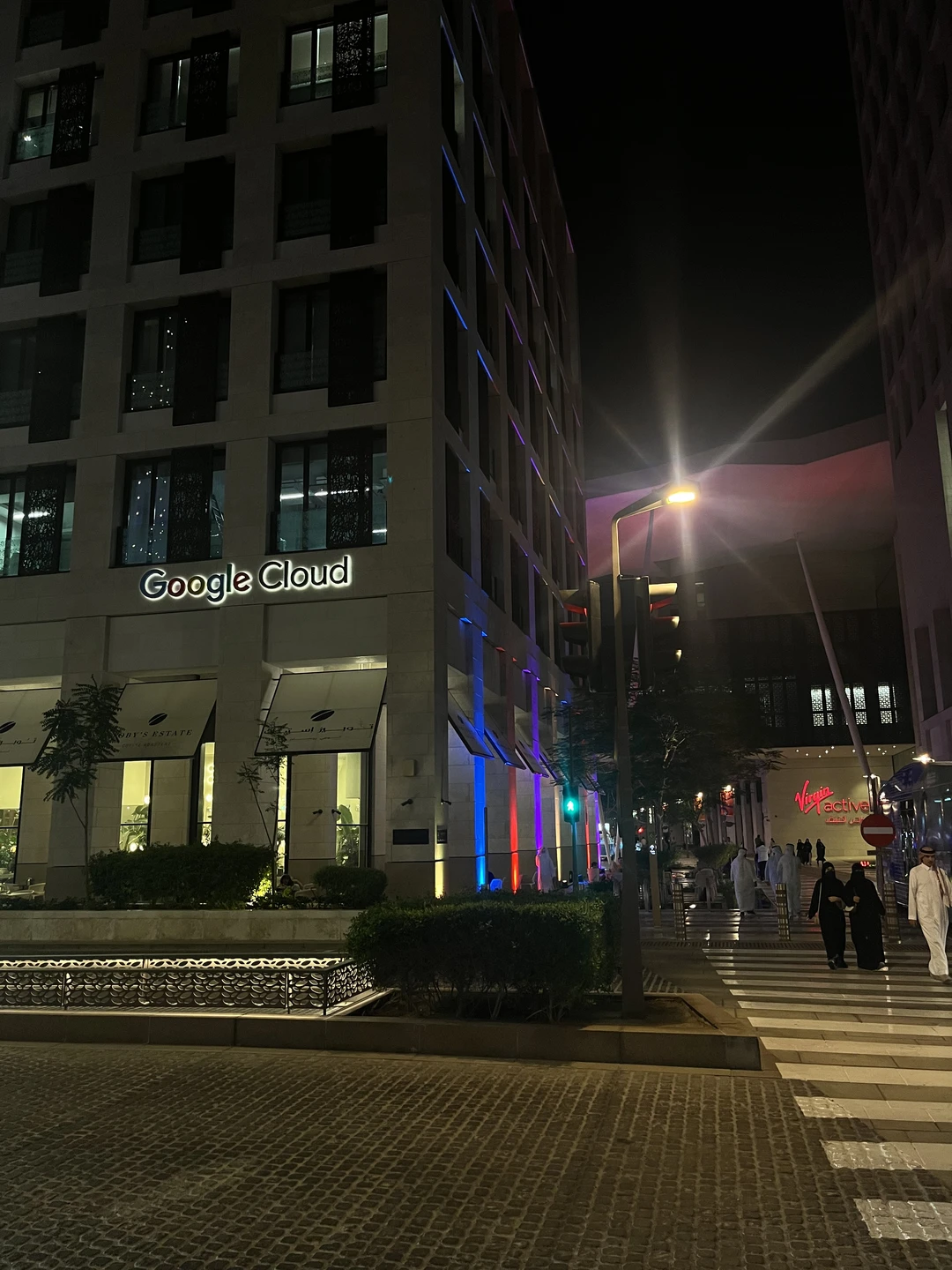 Идеальная экскурсия! Мы гуляли по этим местам до экскурсии и, конечно, прогулка с Альбиной открыла так