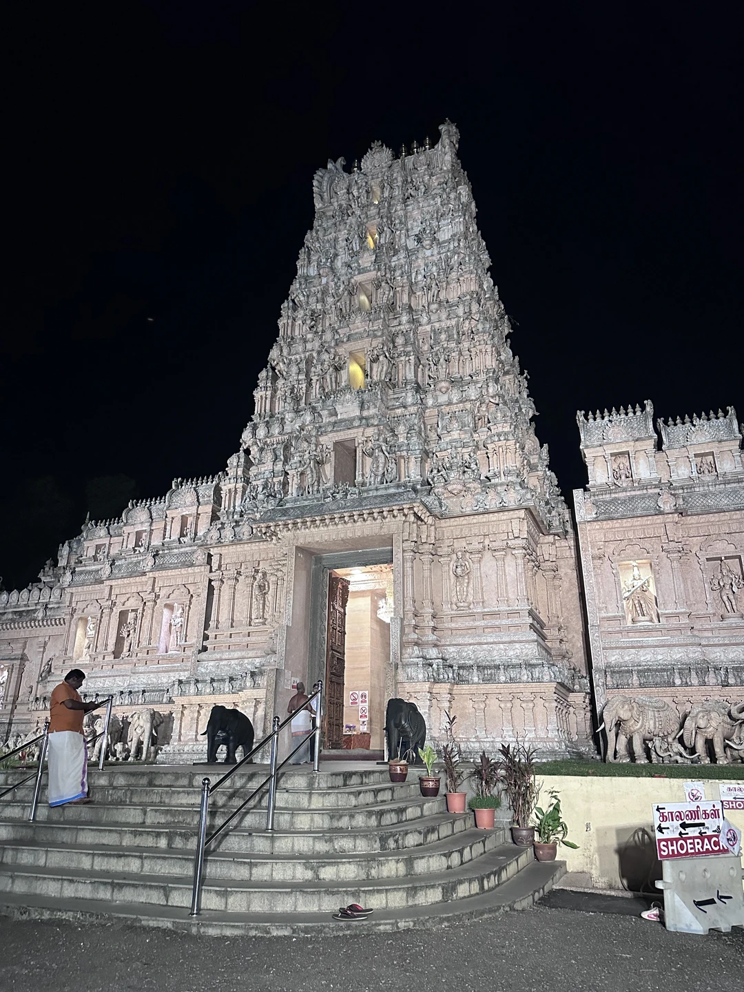 Долго выбирали экскурсию для более основательного знакомства с городом и остановились на этой, так как она