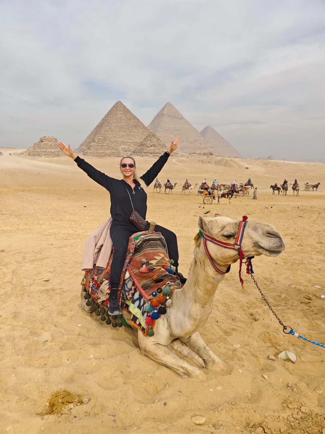 Это одна из лучших экскурсий в моей жизни. Самуил великолепно обрадован, очень корректный, интеллигентный. Знает очень