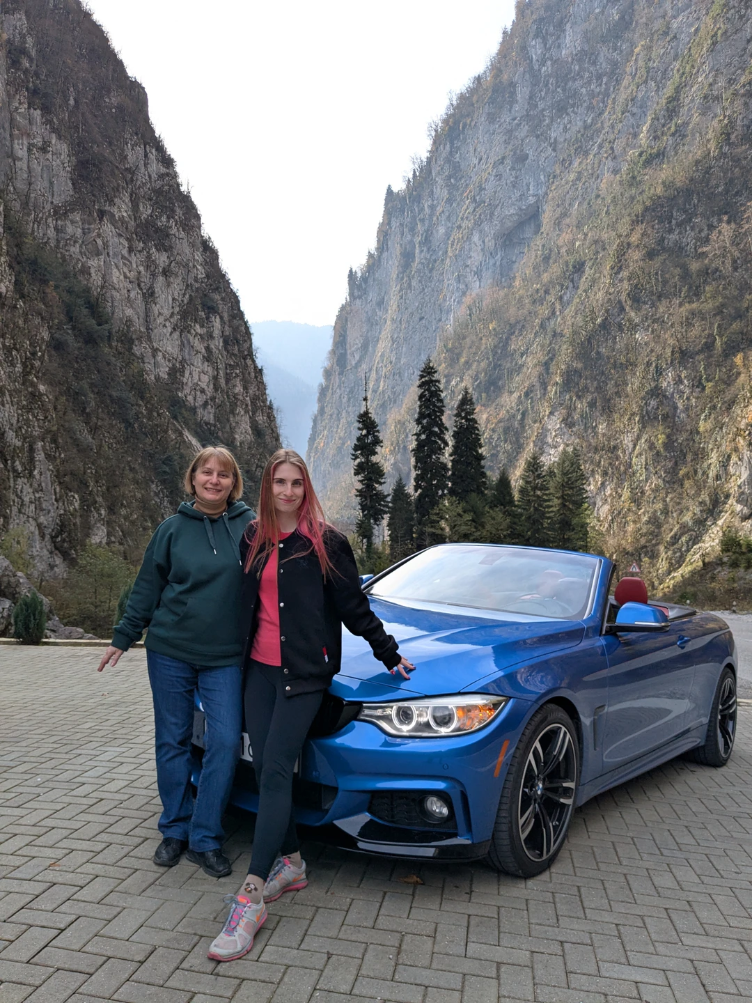 Спасибо за яркую экскурсию по красивым местам! Много интересной информации, шикарный автомобиль, классные кадры. Адгур не