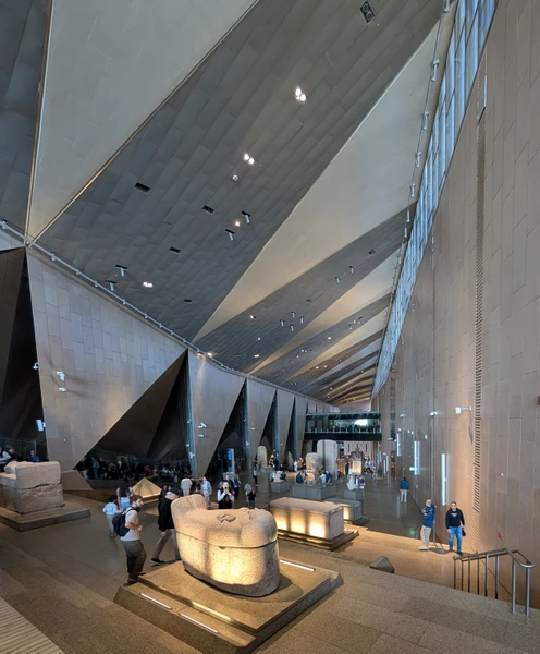 Экскурсия получилась отличной: посетили Большой Египетский музей (открылся несколько месяцев назад и однозначно заслуживает внимания даже