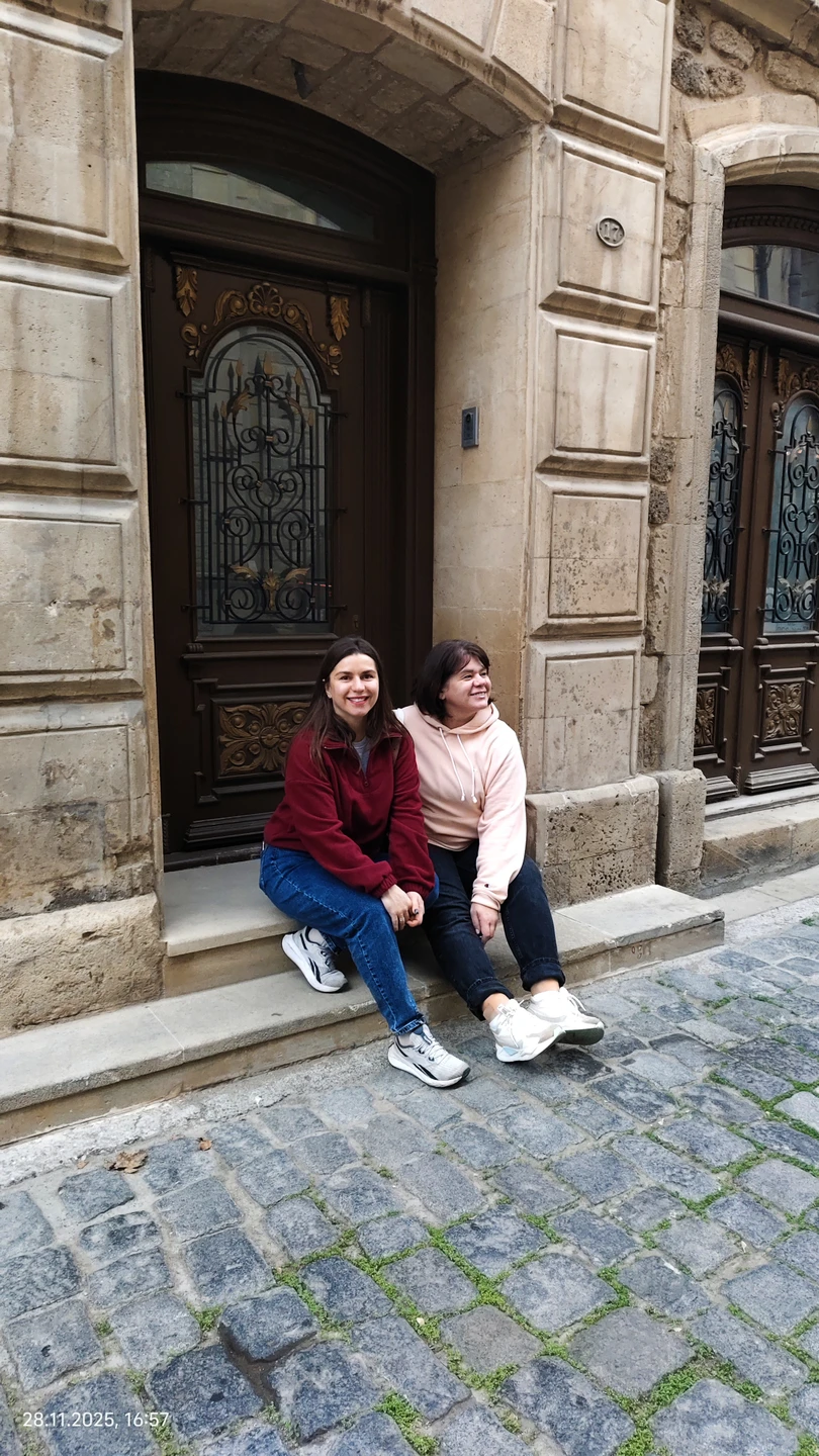 Джамал отличный гид, рекомендую. Прекрасно знает историю своего города, говорит на многих языках, может вас сфотографировать