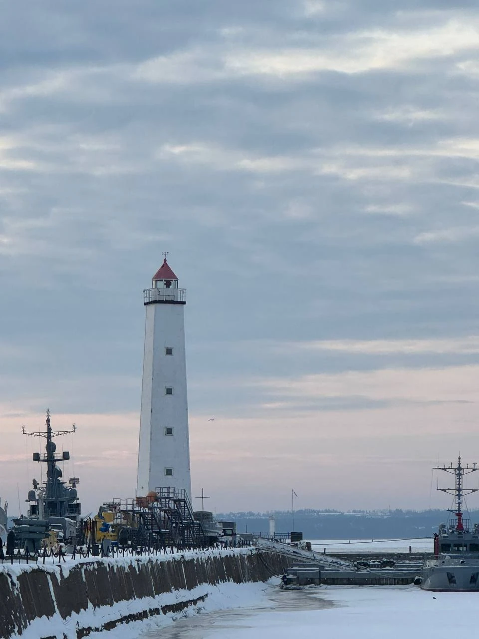 Эльдар потрясающий рассказчик, человек который ЛЮБИТ то, чем занимается и это чувствуется! Знание всех деталей +