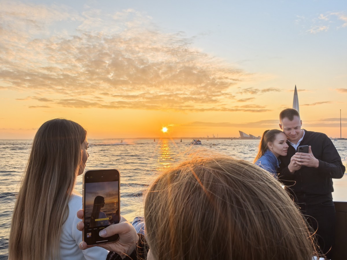 Фото Вояж на элитном теплоходе в сопровождении гида и живой музыки