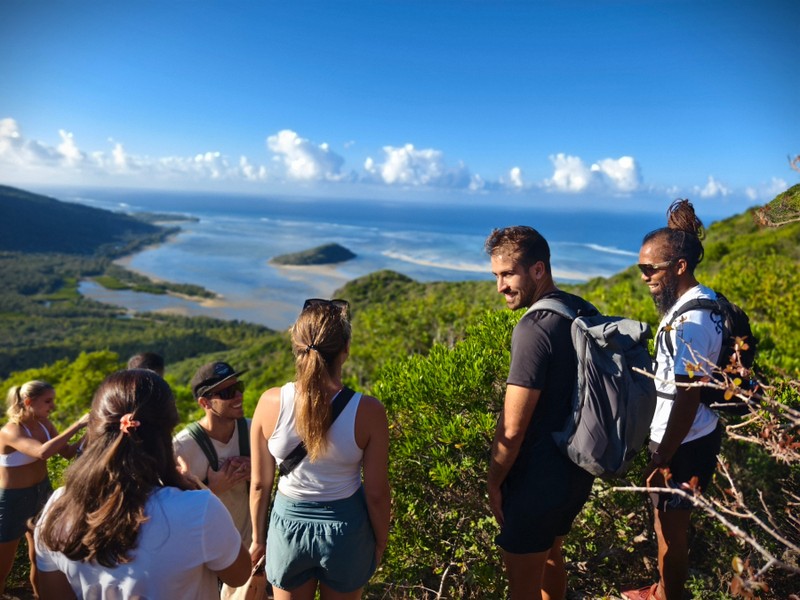 Хайкинг из Порт-Луи на вершину Ле-Морн-Брабант с видом на подводный водопад