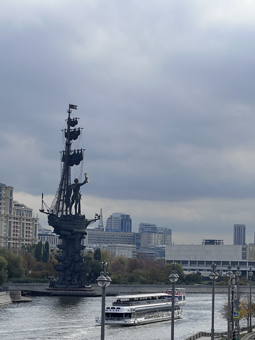 Три часа на автобусе - и вы знакомы с Москвой (Елена)