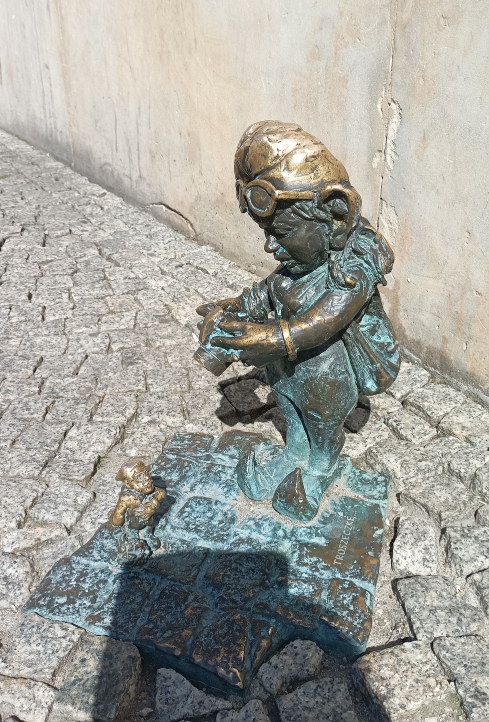 Замечательная экскурсия! Узнали и увидели много интересного. Город изумительно красивый и волшебный (гномики:)). Спасибо, Алеся!