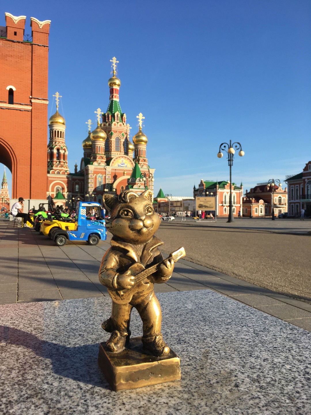 Получилась отличная индивидуальная экскурсия. Подойдёт для небольшой компании. Отлично, если будете на машине, успеете ещё больше