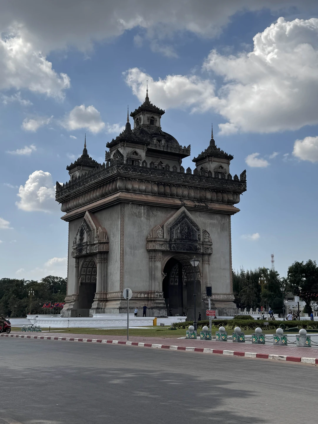Огромное спасибо Елене за 3 насыщенных дня в Лаосе. Организовано все было на высшем уровне: логистика,