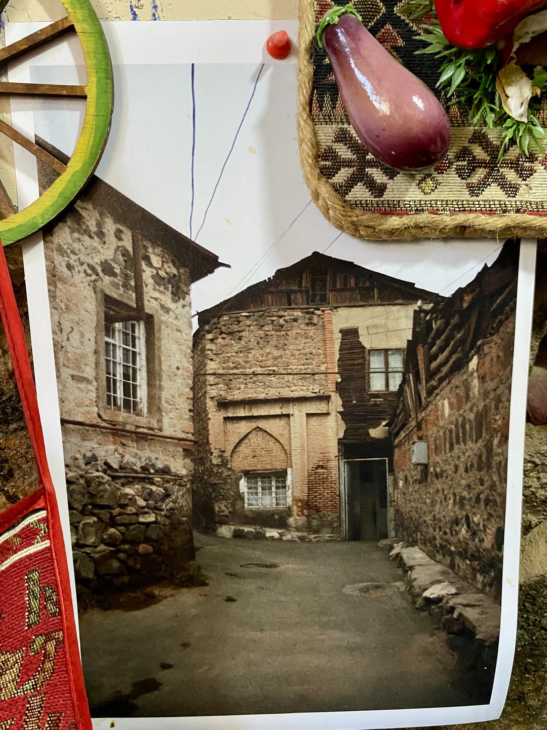 Спасибо Лене за прекрасную прогулку по старому району Конд! Все четко, во время. интересно! Рекомендую!