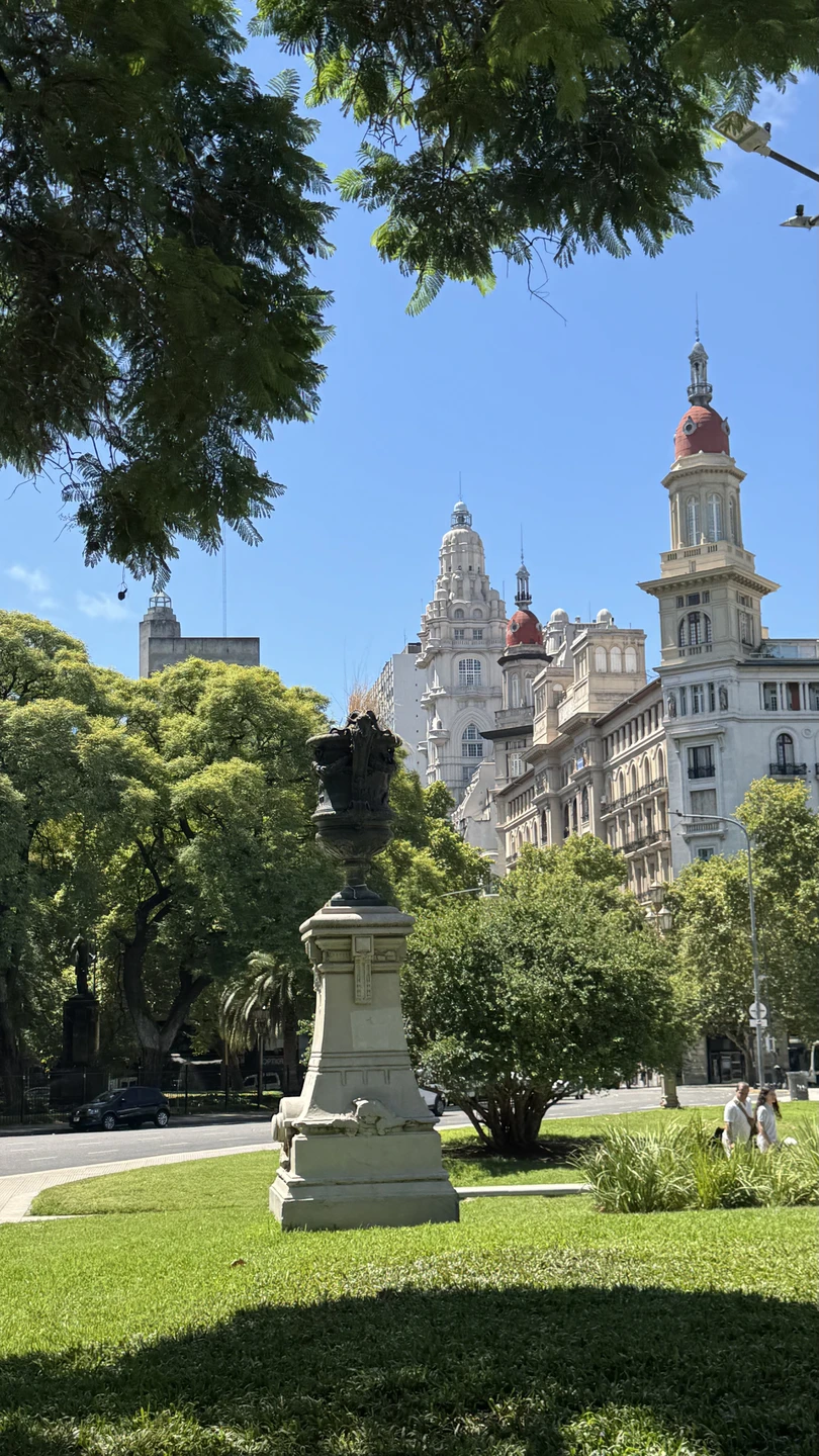 Большое спасибо Эльнаре за чудесную и информативную экскурсию по Буенос Айресу. Мы остались в восторге! Очень