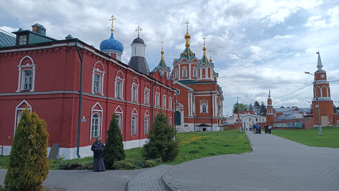 Замечательный экскурсовод, отличный маршрут, превосходная подача материала!