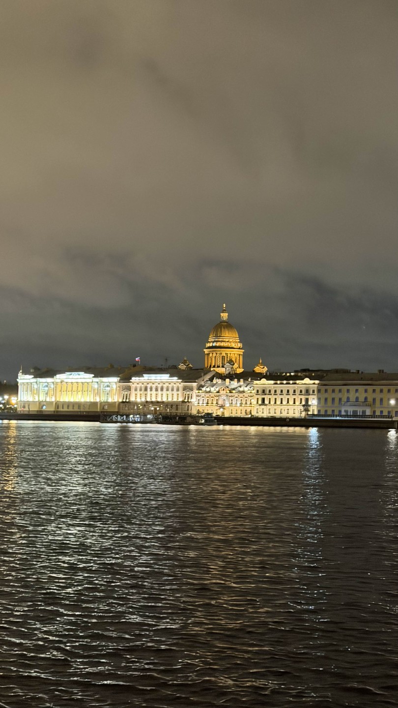 Великолепная экскурсия! Восторг!!! Понравилось всё: глубина знаний, тёплая манера подачи и готовность ответить на любые вопросы.