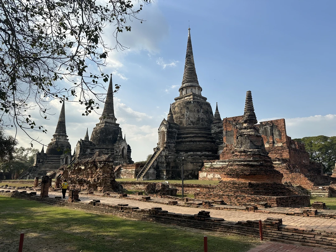 Экскурсия в Айютаю была обязательным пунктом нашего отдыха в Бангкоке. В целом поездка оправдала наши ожидания