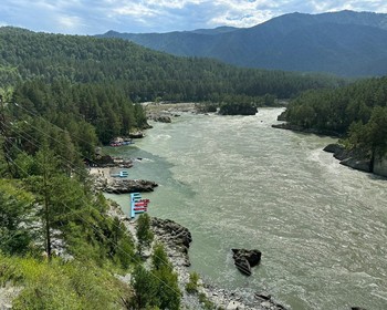 Горные и панорамные виды, бурные пороги, петроглифы и степи