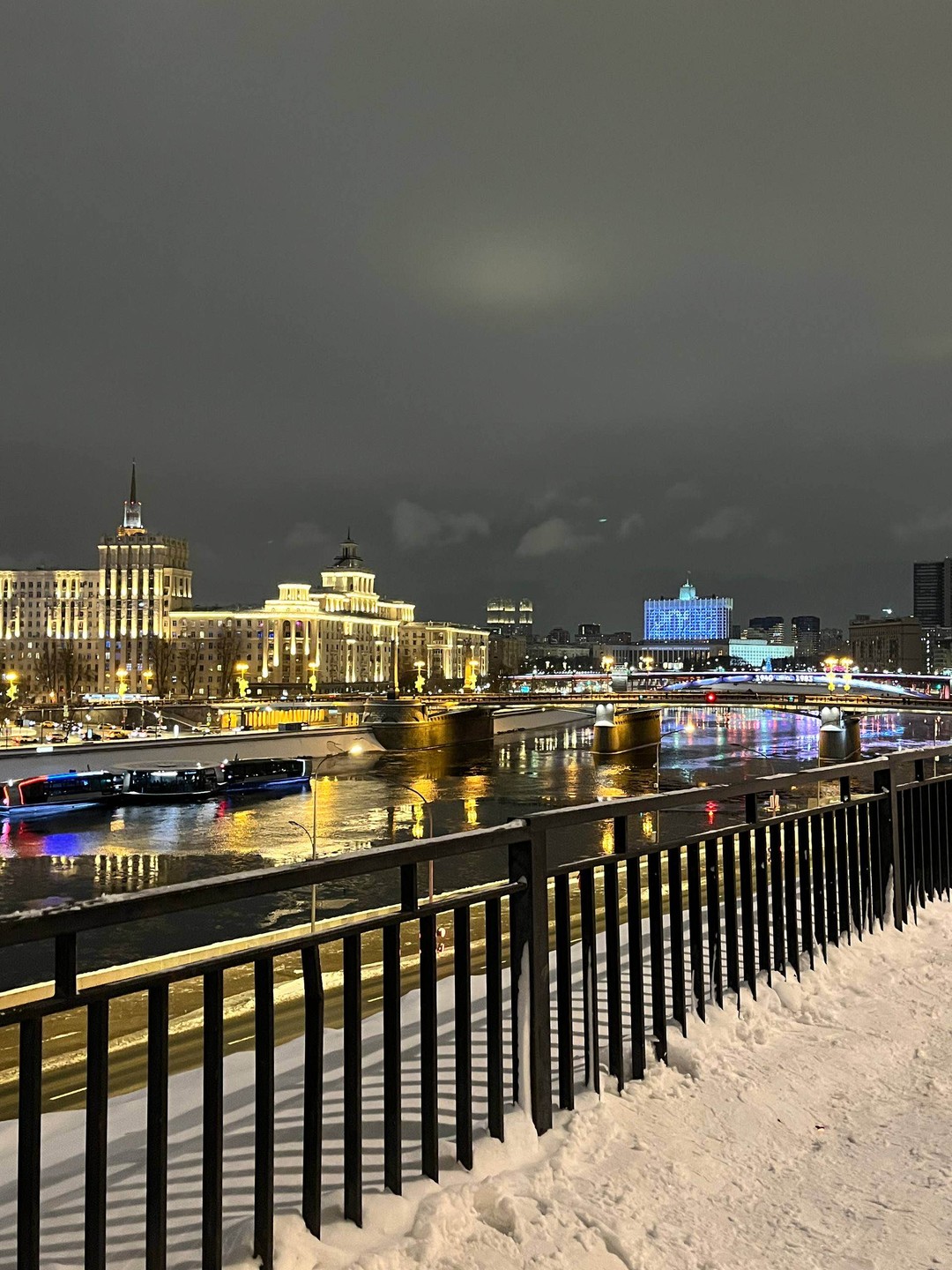 Наталья очень живо и интересно преподносит информацию. Мы узнали много новых фактов о ряде построек в