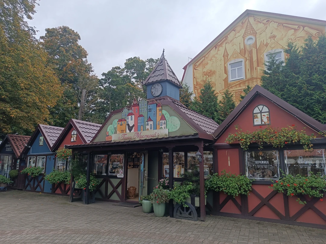 Когда приезжаешь на пару дней хочется объять необъятное. Выбирала между экскурсиями на Куршскую косу, Зеленоградск и