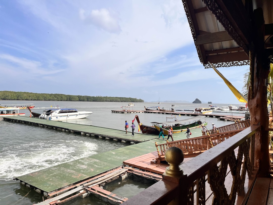 Заказали экскурсию у Елены и Ростислава и не пожалели. Познавательно, насыщенно, интересно. Ростислав прекрасный рассказчик. Видно,