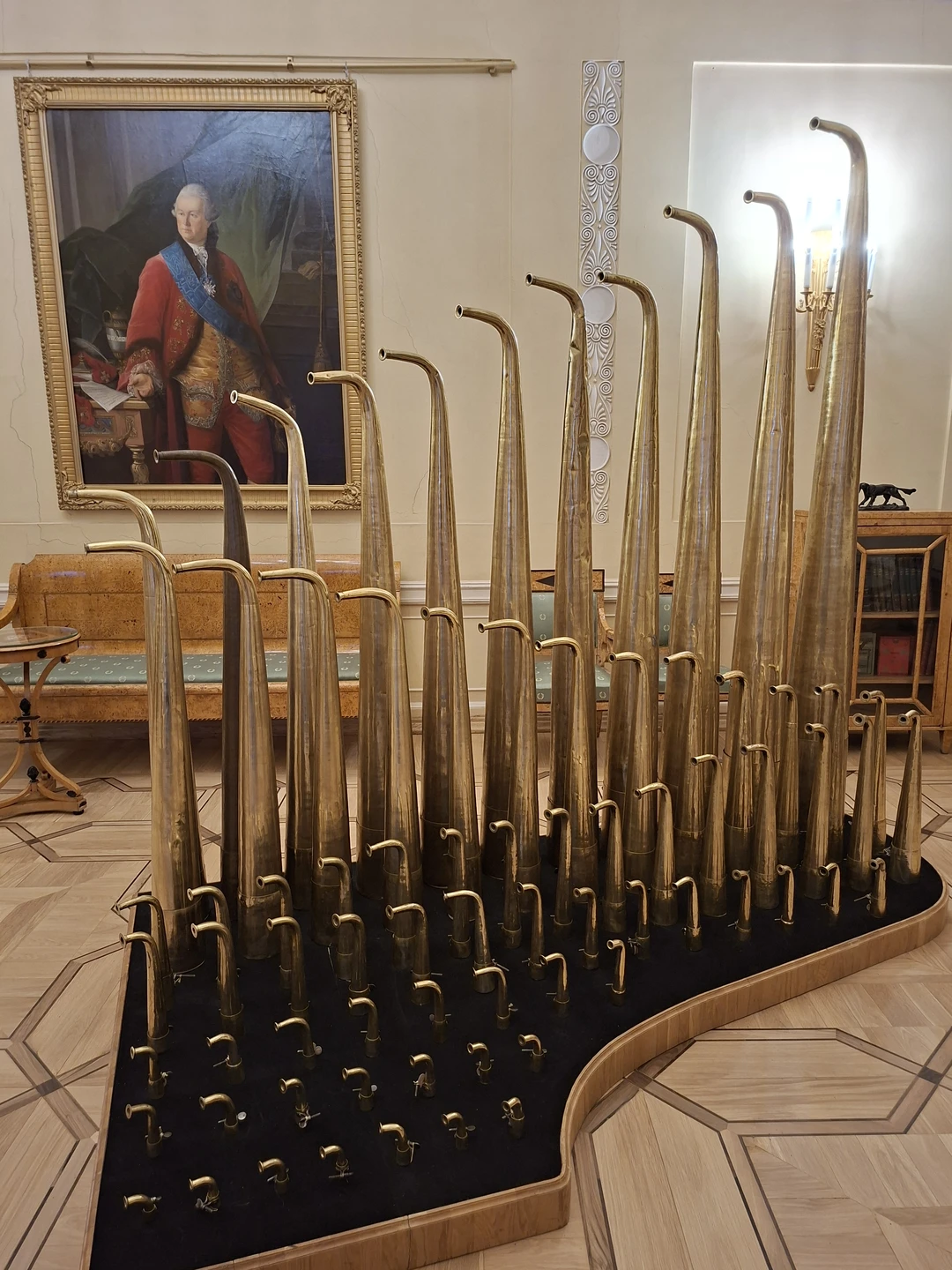 Ирина - настоящий профессионал. Нам очень повезло, что именно она стала нашим проводником в мир Фонтанного