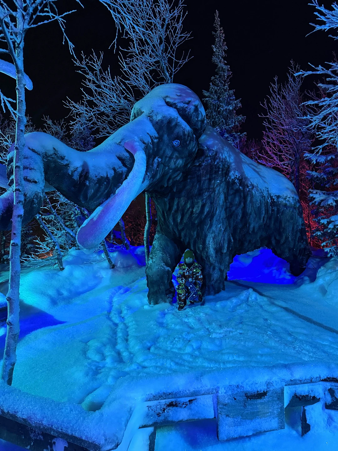 Ездили с Евгением! Просто потрясающий человек, идеально, для авантюристов, вроде нас! Готовых на любые приключения! Все