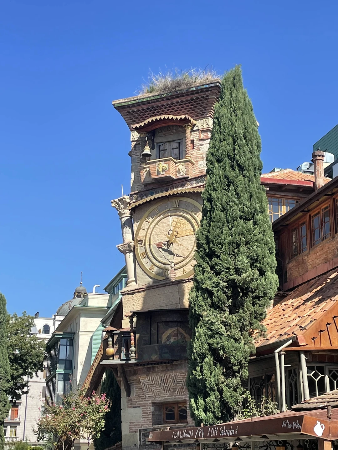 Прогулка по старому Тбилиси с Михаилом стала ярким событием нашего знакомства с городом. Узнали много интересного