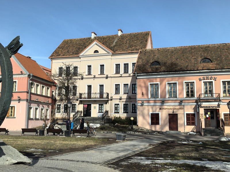 Побывали вместе с подругой на экскурсии. Экскурсовод Сергей прикольный (лучше прилагательное не подобрать). Сразу видно человек