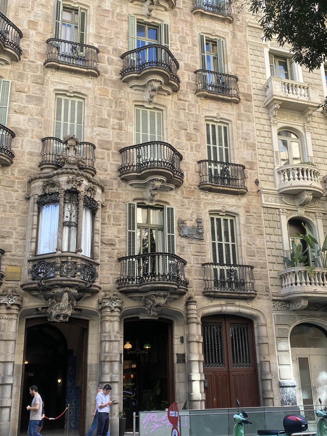 Нам все понравилось, взяли поэтому еще одну экскурсию по району Эль-Борн