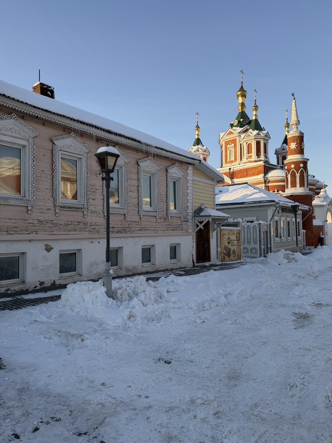 Был очень морозный день,Коломну припорошило снежком и сама прогулка была не столь долгой по нашему усмотрению,а