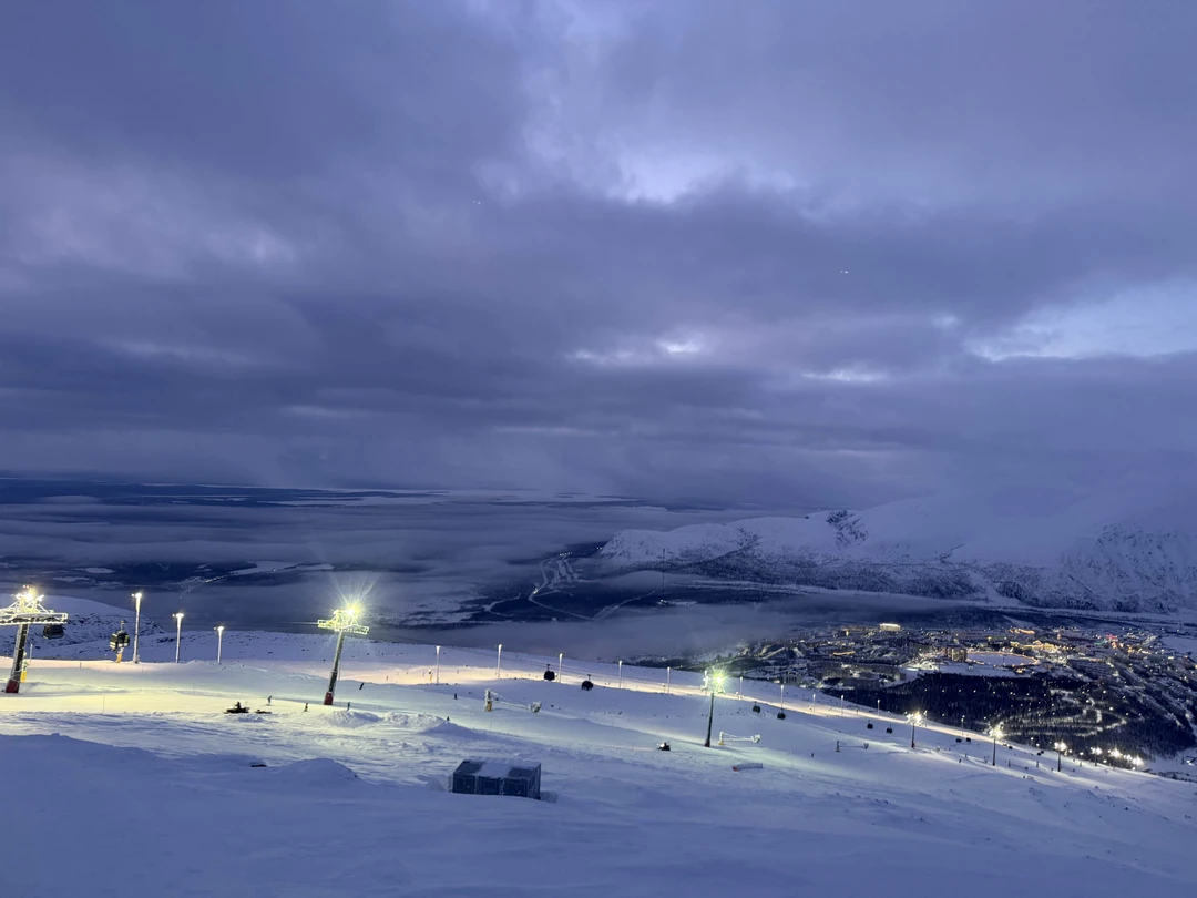 Однозначно рекомендую! Максим не просто гид, у него талант экскурсовода, во время экскурсии было максимально комфортно