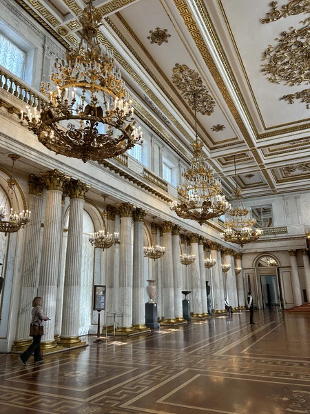 Спасибо Юлии за удивительную экскурсию. Были в Эрмитаже первый раз. Приедем, конечно же, еще