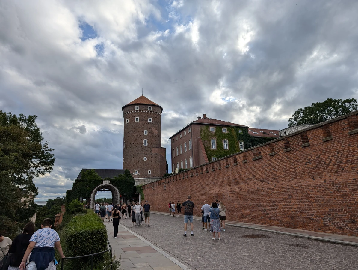 Старый Краков и замок Вавель: легенды о королях, шутах и драконах