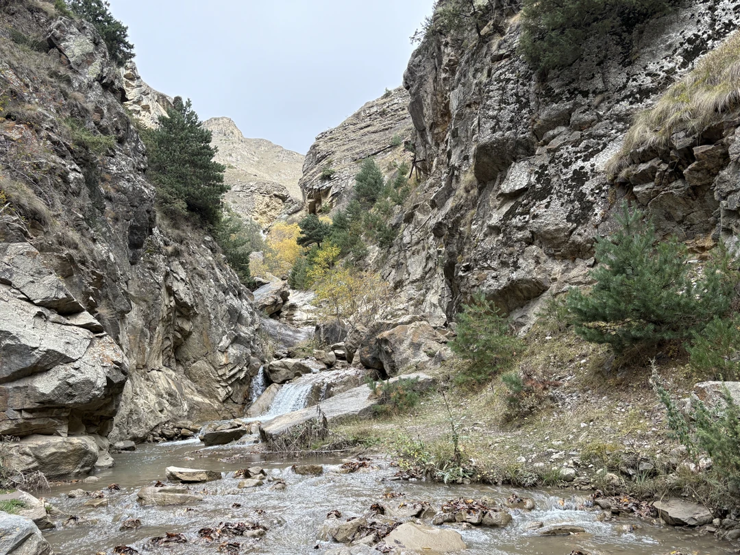 Очень интересная, познавательная, с невероятными видами экскурсия! Огромная благодарность экскурсоводу Олегу! Деликатно, содержательно, с любовью к