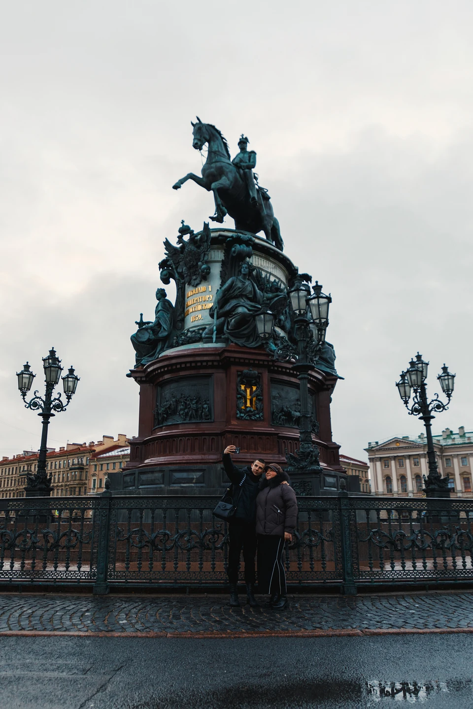 Работать с Александром бало легко и просто,не смотря на отсутствие у нас опыта в фотосессии такого