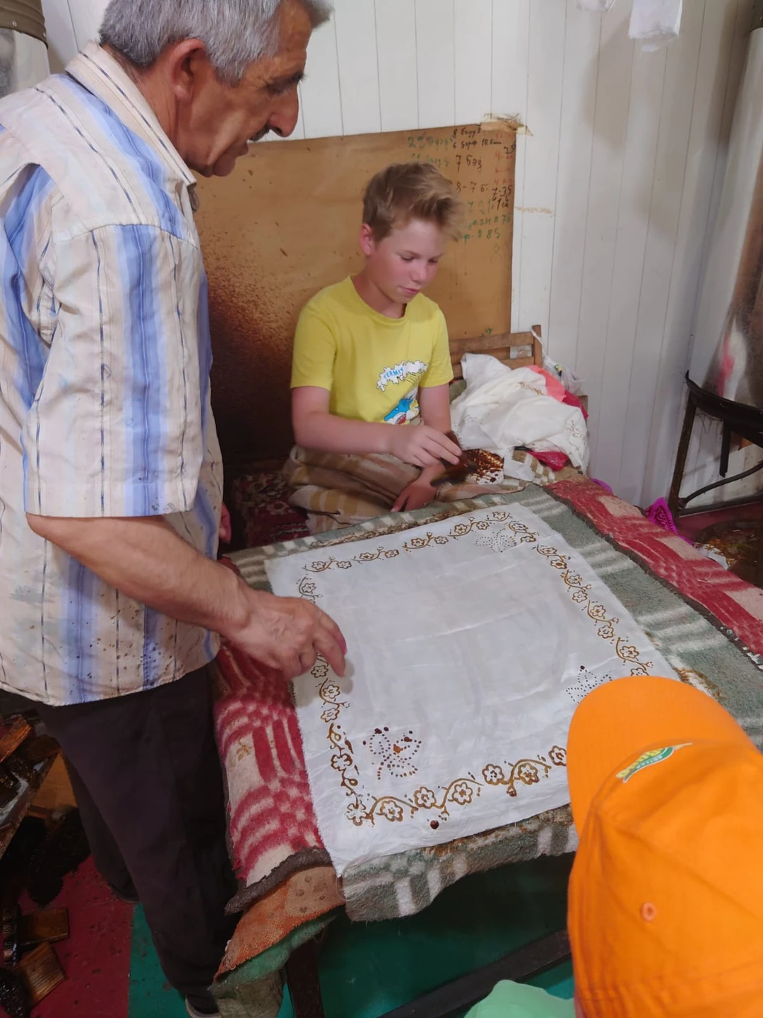 Очень понравилась поездка с Фуадом, посетили Мавзолей Дири Баба, мечеть в Шемахе, поучаствовали в мастер-классе по